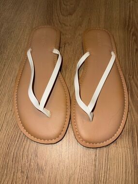 Old Navy Tan Sandal Flip-Flops with White Straps